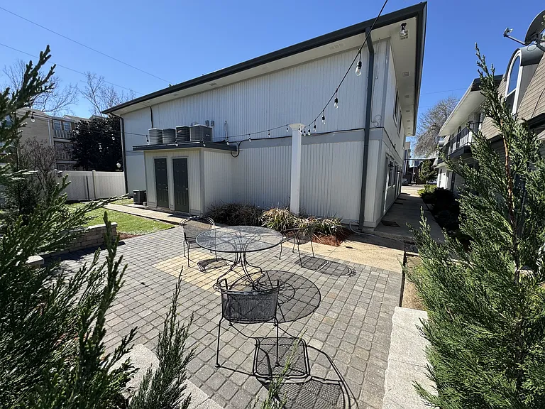 2413 Houma Blvd E — Photo 8