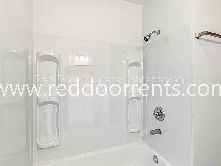389 S Main St #D — Photo 12