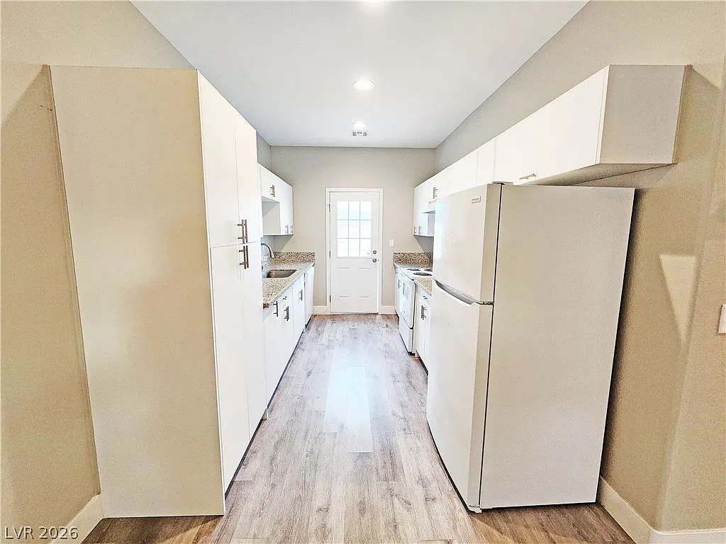 3 bed, 2.0 bath, 1097 sqft, $1,301 — Photo 3