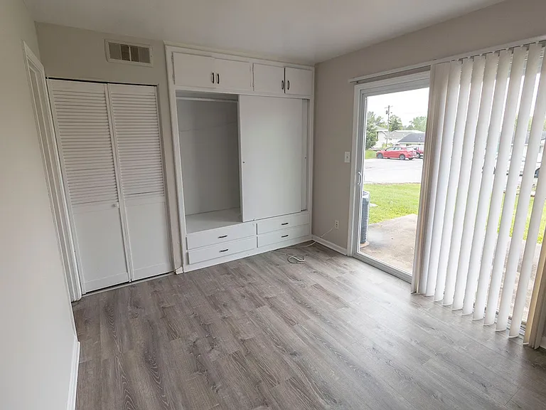 708 W Cunningham Dr #3 — Photo 6