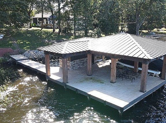 4th image of 571 Lake Shore Dr