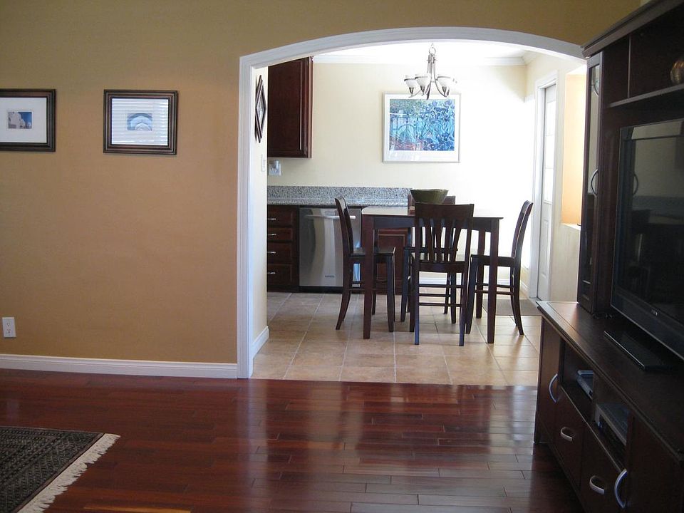 Living Room / Kitchen View