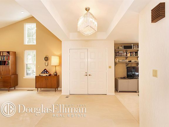 2nd image of 127 Eagles Cres