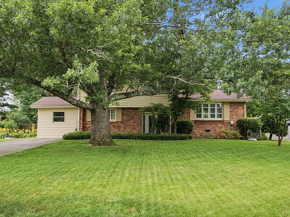 3rd image of 323 Colt Ln