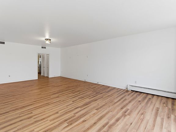 3rd image of 204 Shearwater Ct W APT 21