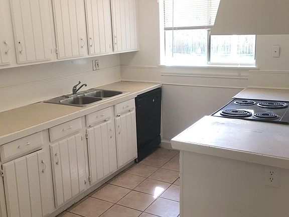 4th image of 710 Stonewall Dr