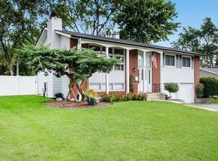 6117 Allan Dr, Woodridge, IL