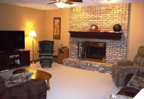 4th image of 3869 Shagbark Ln