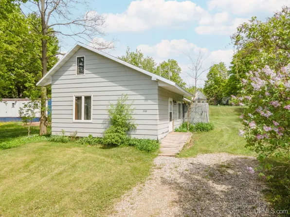 606 2nd St, Alpha, MI 49902
