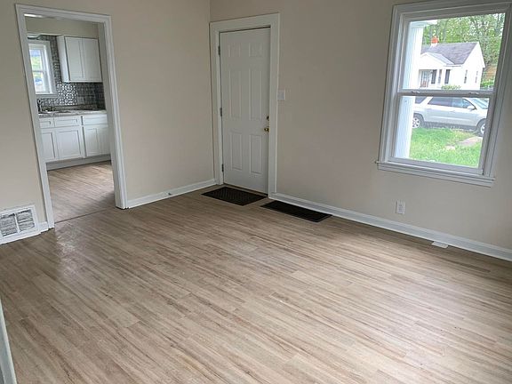 2nd image of 1116 E Gum St