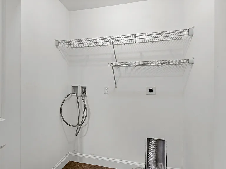 Autumn Woods Apartments — Photo 20