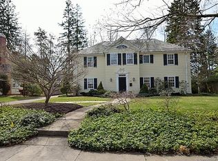 15 Bainbridge Rd, West Hartford, CT 06119