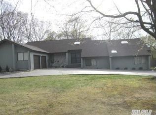 6 Sweet Hollow Rd, Huntington, NY 11743