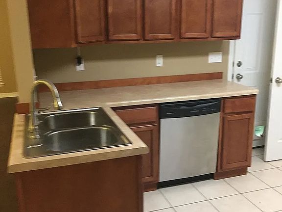 4th image of 220 Crestpointe Dr