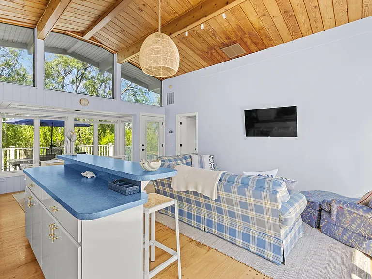 423 Dune Rd #A — Photo 8