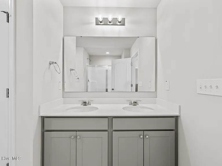 705 Conductor Ct — Photo 19