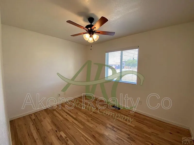 3 bed, 2.0 bath, 1100 sqft, $1,900 — Photo 4