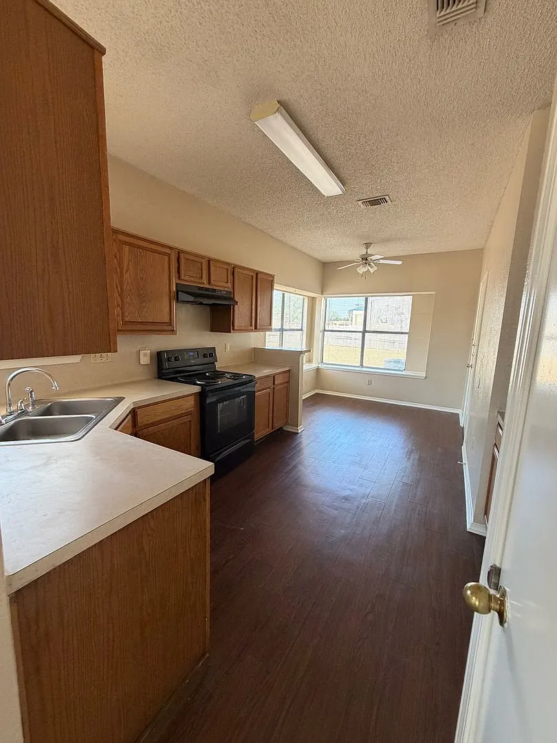 Marvelous in Mesquite — Photo 4
