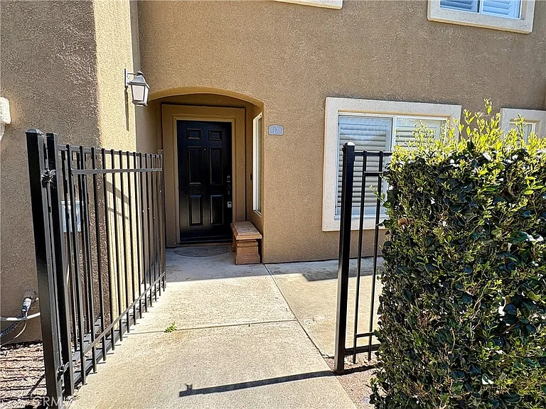 17 Lucente Ln — Photo 3