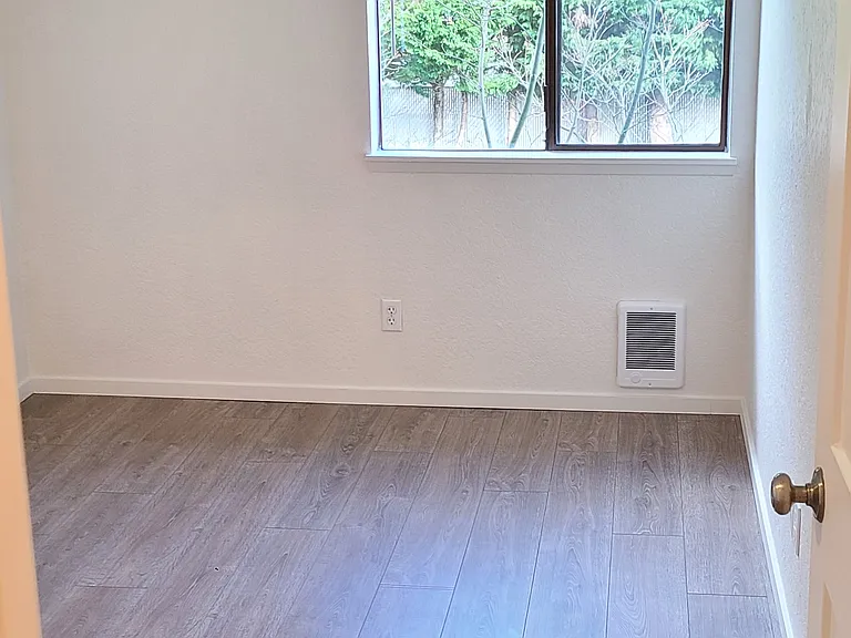 404 Railroad Ave #12 — Photo 12