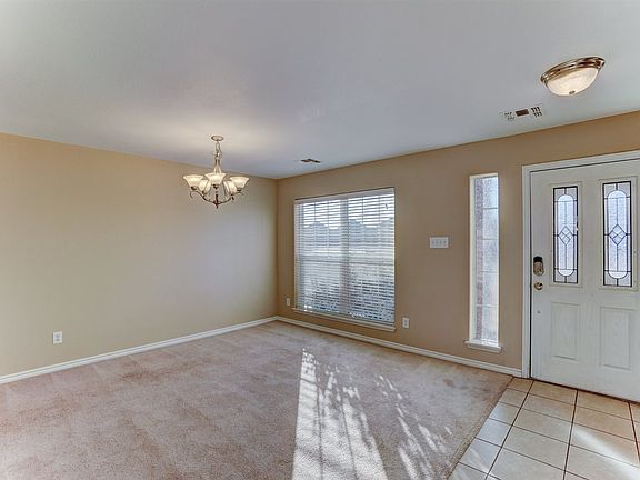 4th image of 2216 SW Oxford Dr