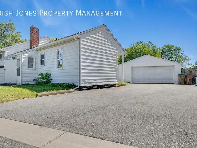 1 Idlebrook Dr — Photo 2