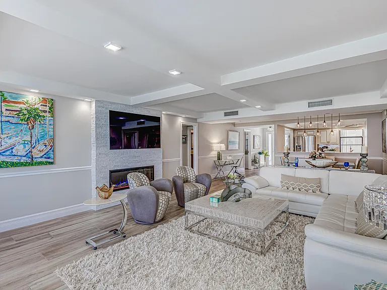 400 Beach Rd #702 — Photo 17
