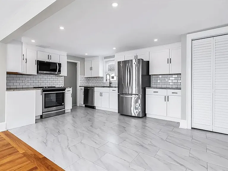 212 Cambridge Rd — Photo 11