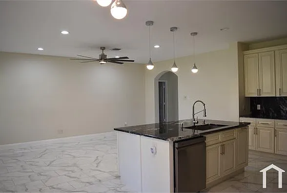 411 Paddock Ln — Photo 12