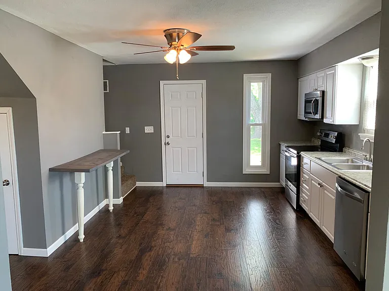 906 E Hanover St — Photo 10