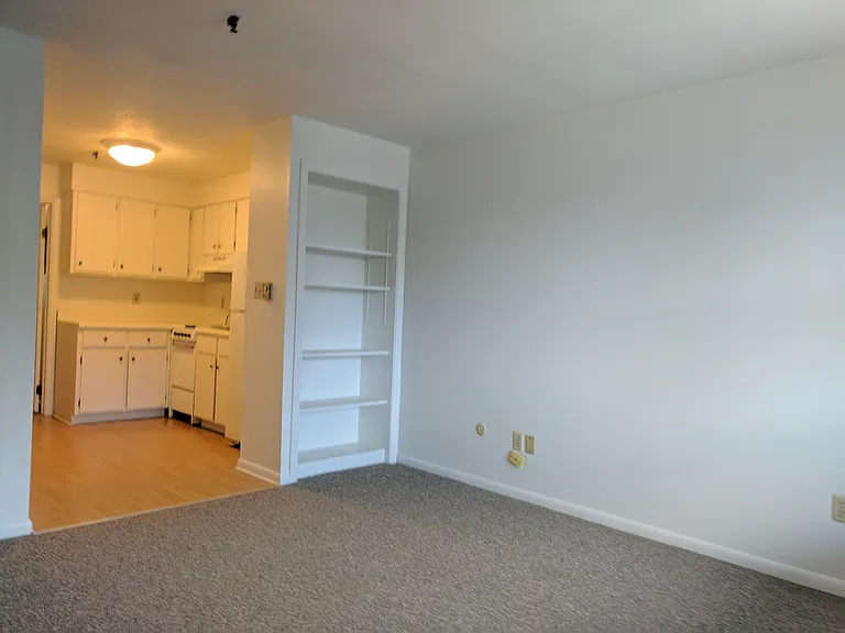 328 College St — Photo 21