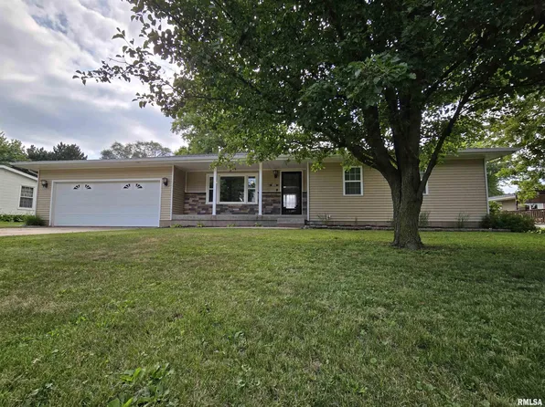 304 Debbie St, Colchester, IL 62326