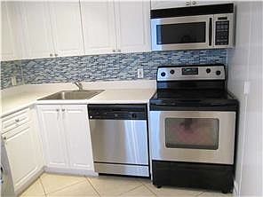 5th image of 1455 N Treasure Dr #Penthouse J