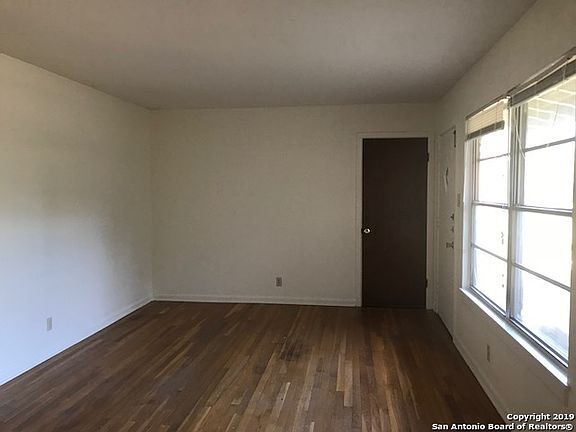 2nd image of 4606 Lyceum Dr