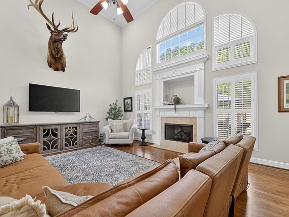 3rd image of 1363 Avalon Ln