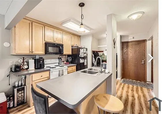 3 bed, 1150 sqft, $1,800 — Photo 1