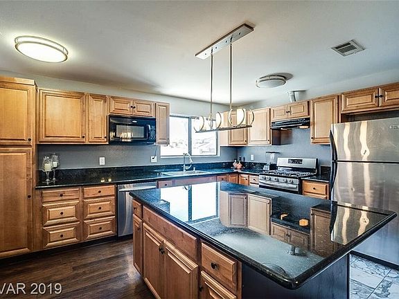 5th image of 8164 Spur Ct
