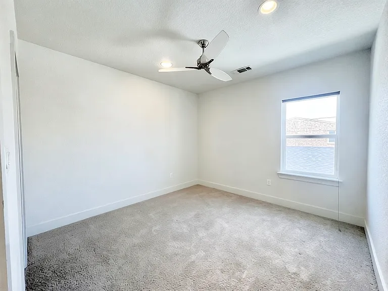 207 Adrian Dr — Photo 12