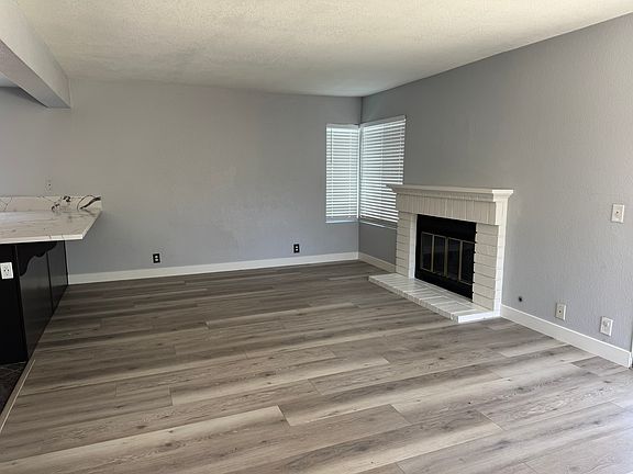 5th image of 2701 Applewood Dr