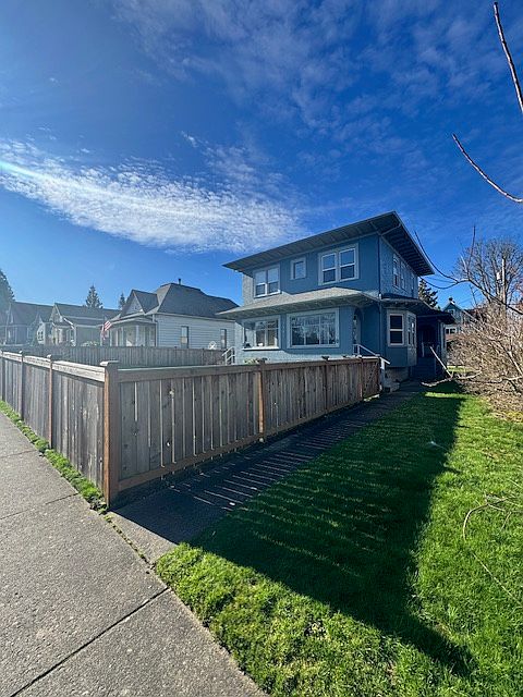 James St, Unit B from front sidewalk