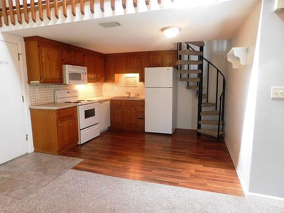 3rd image of 1202 Tiffany Ln. #D