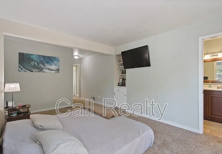 1117 E 33rd Ave — Photo 12