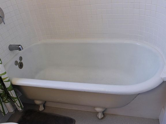 Claw foot tub.