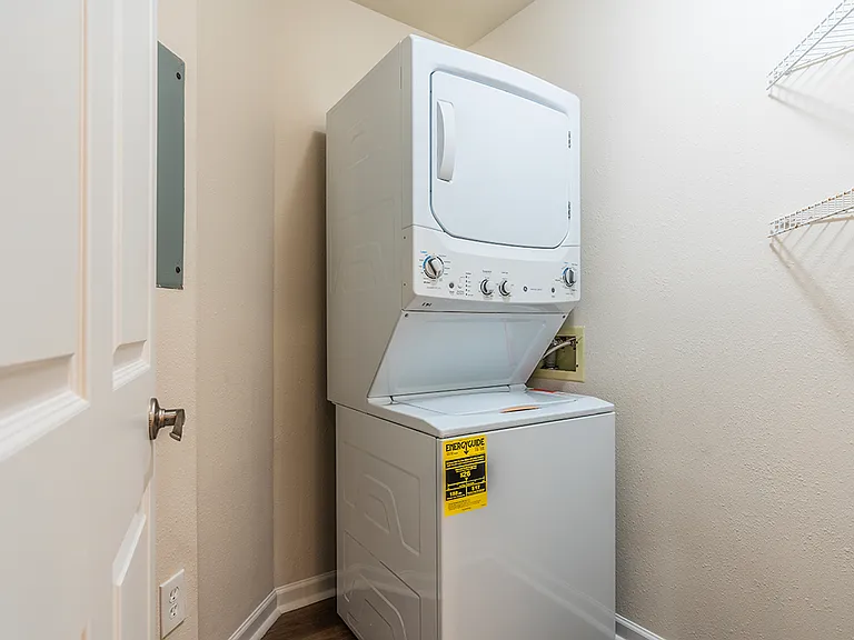 Bellevue Heights Apartments — Photo 11