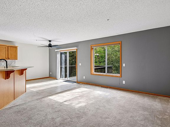 5th image of 441 Pleasant Ln
