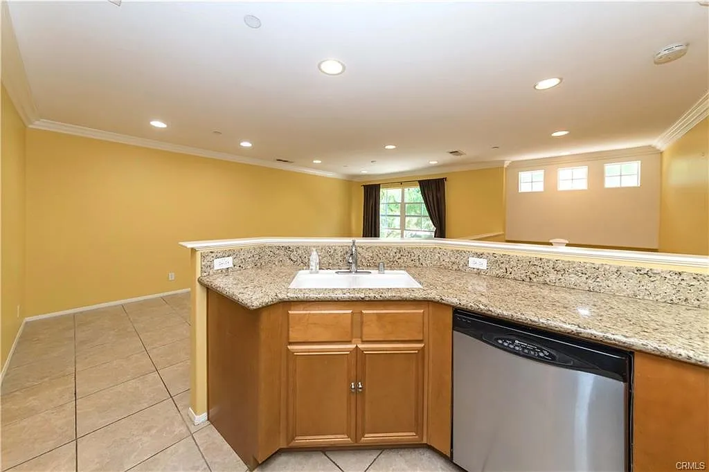 2 bed, 2.5 bath, 1187 sqft, $3,800 — Photo 2
