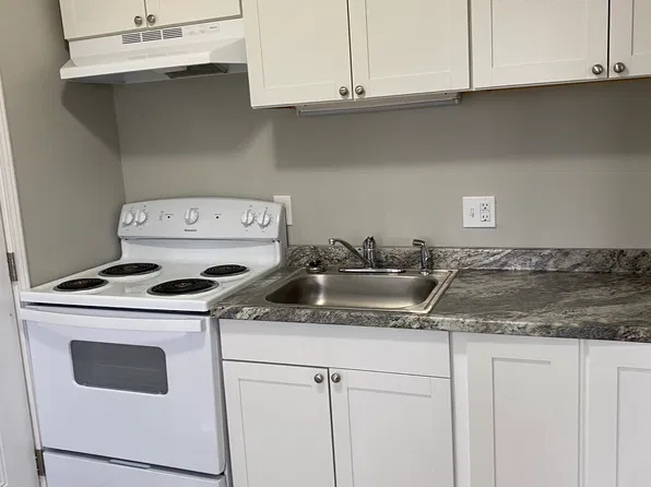 700 College Place Ave #B14, Dobson, NC 27017