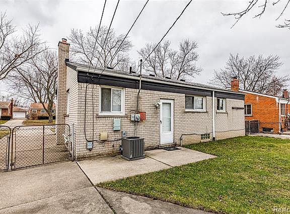 4th image of 32111 Anita Dr
