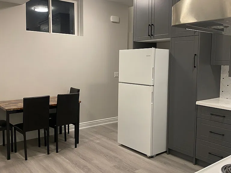306 Jarvis St E — Photo 6