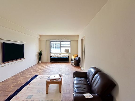 2nd image of 225 Adams St #8DE